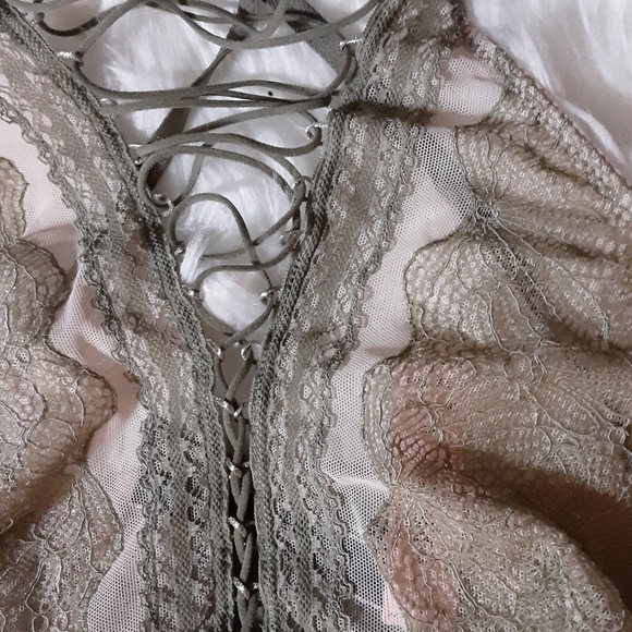 NWT MEDIUM VERY SEXY LINE LACE BRALETTE - Picture 2 of 5